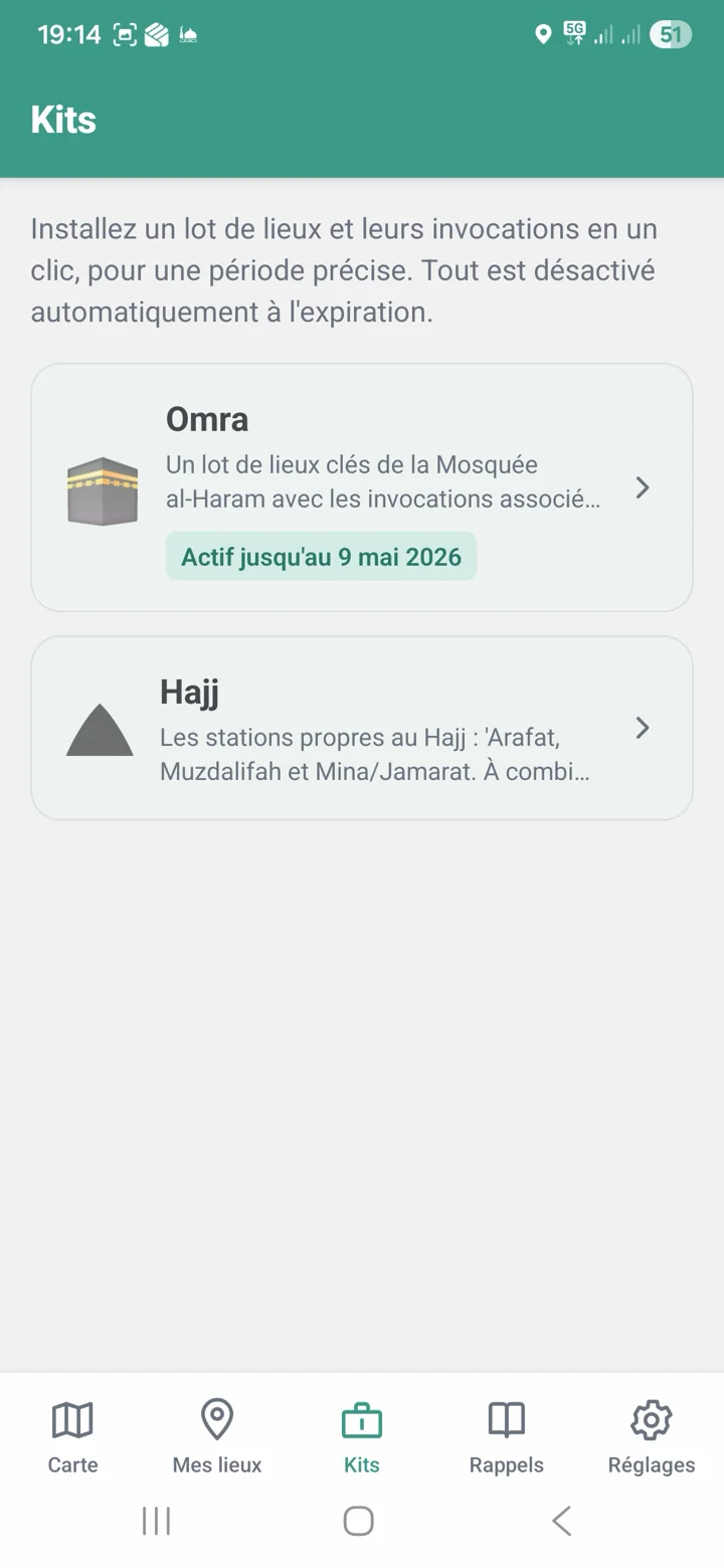 Onglet Kits affichant les kits Omra et Hajj prêts à installer.